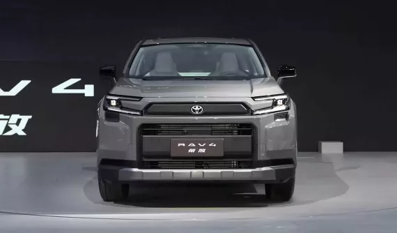 Toyota RAV4 2026 ra mắt tại thị trường hàng xóm của Việt Nam với màn hình lớn hơn và giá rẻ hơn