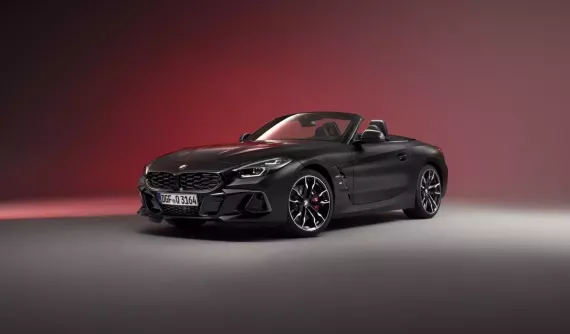Chi tiết BMW Z4 Final Edition 2026: Có sẵn hộp số sàn, màu sơn đen mờ cuốn hút