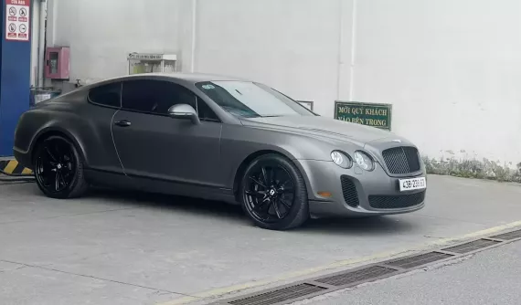 Tỷ phú USD Việt Nam chi 40 triệu đồng đấu giá biển đẹp cho xe Bentley hàng hiếm