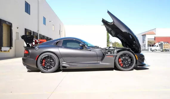 Dodge Viper được độ công suất tận 2.100 mã lực, đạp hết ha có khi xe lật ngược về sau
