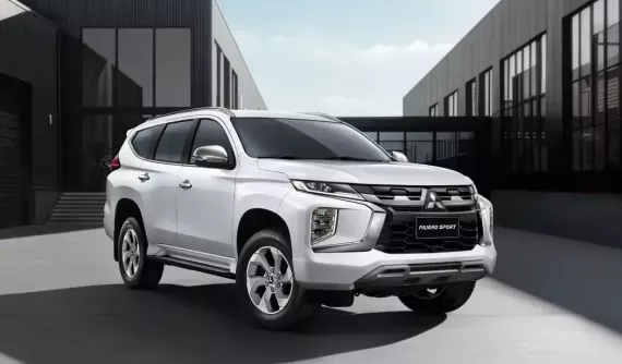Ra mắt Mitsubishi Pajero Sport phiên bản tiêu chuẩn mới với giá dưới 1 tỷ đồng