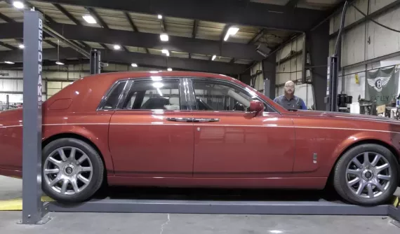 Chủ xe Rolls-Royce phải trả 53 triệu đồng chỉ để thay miếng đệm có giá 79.000 VNĐ