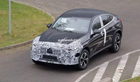 Mercedes-Benz GLC 2027 bản nâng cấp lộ diện với đèn pha họa tiết ngôi sao