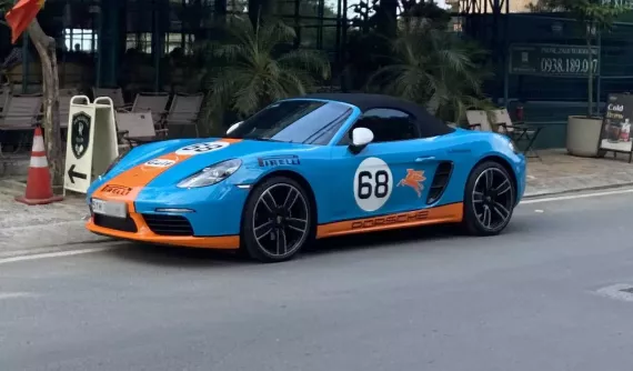 Porsche 718 Boxster Gulf Oil hàng lạ tại Việt Nam