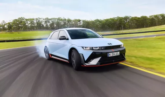 Hyundai Ioniq 5 và Ioniq 5 N 2026 "hạ lốp" ở "xứ sở chuột túi, giá từ 1,3 tỷ đồng