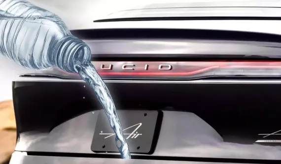 Ô tô điện "chết cứng" vì nước đổ trong cốp, tiền sửa ngang tiền mua Toyota Corolla cũ