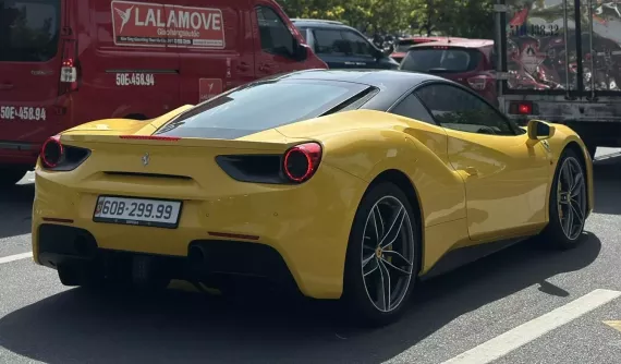 Siêu xe Ferrari 488 GTB ở Đồng Nai lại đổi biển: Tam hoa 9 giá 40 triệu đồng không đẹp nên lên tứ quý 9 hơn 400 triệu đồng