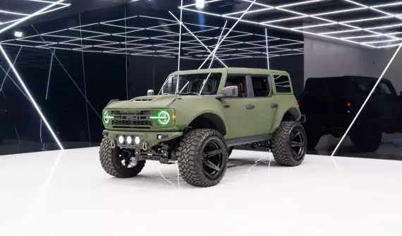 Ford Bronco mang dáng dấp quân đội đẹp mắt