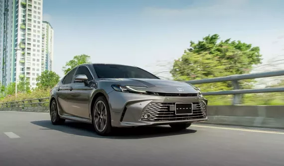Doanh số sedan hạng D tháng 11/2025: Toyota Camry vẫn là lựa chọn số 1 của phân khúc