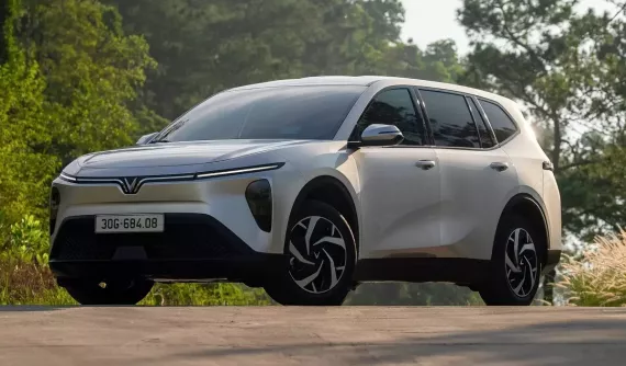 Doanh số xe MPV tháng 11/2025: VinFast Limo Green bán gấp 4 lần so với "cựu vương" Mitsubishi Xpander
