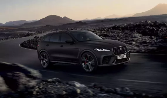 Jaguar F-Pace cuối cùng rời dây chuyền sản xuất, chuẩn bị đón chào siêu báo đốm hoàn toàn bằng điện