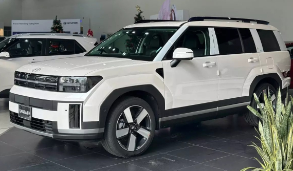 Hyundai Santa Fe Hybrid mới ra mắt Việt Nam đã giảm giá 50 triệu đồng