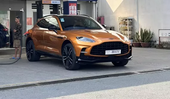 Chiếc Aston Martin DBX 707 mang biển số Campuchia này nhận được nhiều sự quan tâm