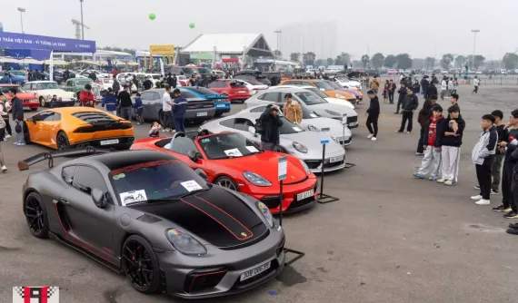 Sự kiện xe ở Hà Nội quy tụ hàng trăm siêu xe, xe thể thao và đặc biệt xe độ tham dự