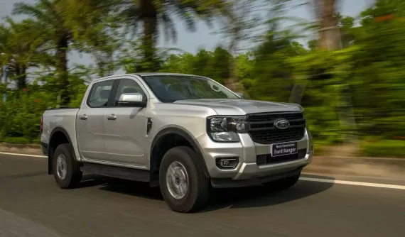 Từ ngày 1/1/2026, giá xe bán tải tại Việt Nam dự kiến tăng vọt trong khi xe hybrid lại rẻ hơn