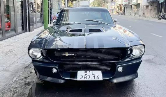 Đầu năm  mới "Qua" Vũ lại gây bất ngờ cho giới mê xe độc tại Việt Nam khi lái Ford Mustang độ Eleanor