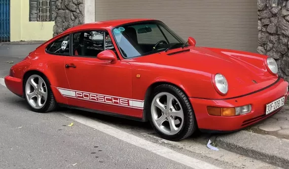 Gần 40 năm bầu bạn bên chiếc Porsche 964 Carrera 4 tại Việt Nam của người ngoại quốc