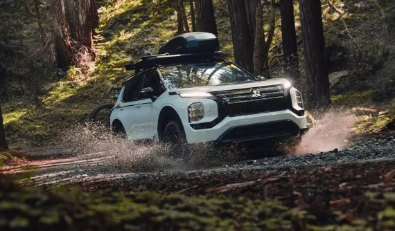 SUV dễ bị quên lãng nhất của Toyota bán chạy hơn toàn bộ các mẫu xe Mitsubishi cộng lại
