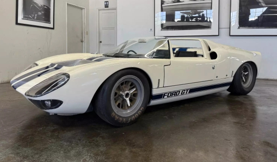 Ford GT40 Le Mans Prototype chính hãng năm 1965 đang được rao bán, giá bằng biệt thự triệu USD