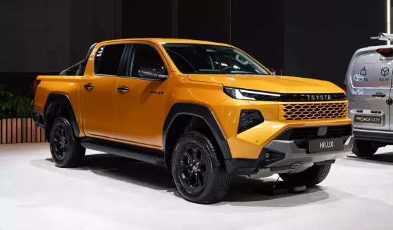 Xem trước thiết kế của Toyota Hilux 2026 phiên bản tay lái thuận sắp bán ở Việt Nam