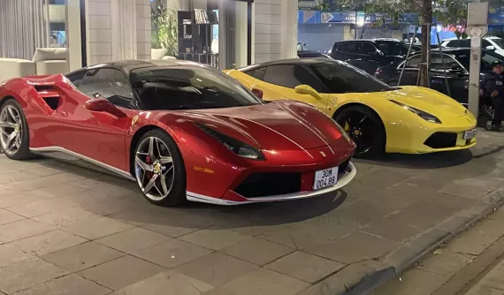 Cặp siêu ngựa Ferrari 488 GTB xuất hiện tại Hà Nội