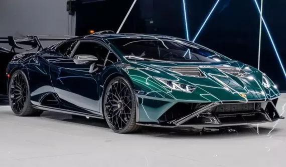Lạ mắt với siêu xe Lamborghini Huracan STO mang màu Verdy Hydra