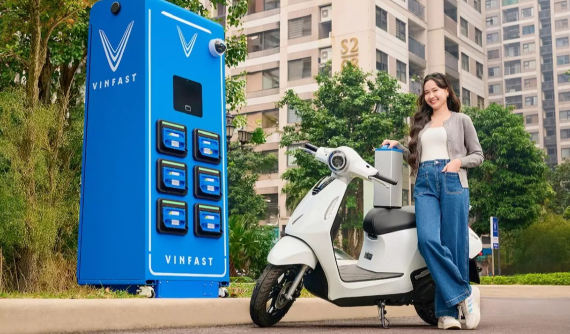 VinFast giới thiệu 4 mẫu xe máy điện mới ở Việt Nam với 3 xe hỗ trợ đổi pin và 1 xe dành cho học sinh
