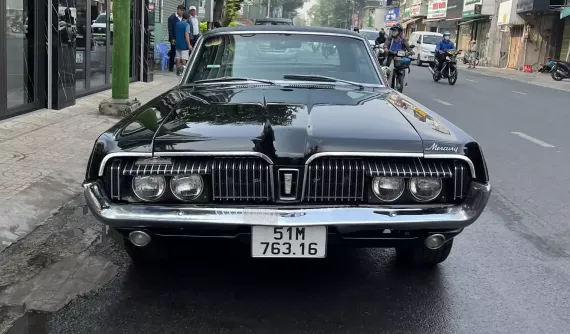 "Qua" Vũ lái xe Mỹ Mercury Cougar 1968 mới mua được 2 tháng