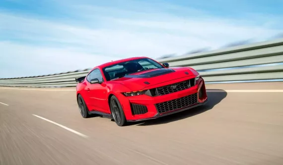 Ford Mustang Dark Horse SC 2026 chính thức ra mắt: Động cơ V8 5.2 lít siêu tăng áp và hộp số ly hợp kép 7 cấp