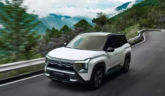 Doanh số SUV cỡ C tháng 12/2025: Tân binh Mitsubishi Destinator bám đuổi sát phía sau Mazda CX-5