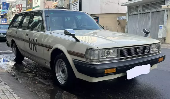 "Qua" Vũ tàn tàn dạo phố cùng Toyota Cressida Wagon