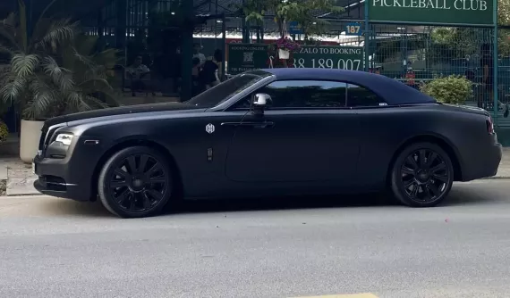 Doanh nhân Tp.HCM tậu xe siêu sang mui trần Rolls-Royce Dawn, giá hơn 12 tỷ đồng