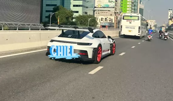 Siêu phẩm Porsche 911 GT3 RS 992 đầu tiên lăn bánh trên đường phố Việt Nam
