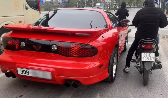 Pontiac Firebird đẹp mắt của doanh nhân Hà Nội dạo phố