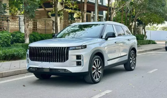 Người mua ở Anh hiện yêu thích chiếc "Range Rover Trung Quốc" này hơn cả bản "xịn"