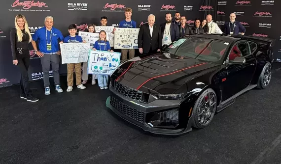 Chiếc Ford Mustang Dark Horse SC đầu tiên được bán với giá 1,25 triệu đô la