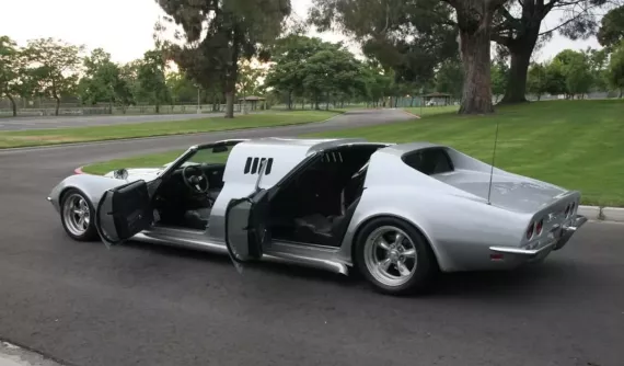Ai đó đã kéo dài chân cho chiếc xe Chevrolet Corvette Stingray 1969 này