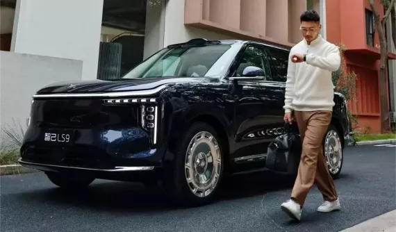 Alibaba và MG chung tay tạo ra mẫu SUV cỡ lớn có bán kính quay đầu dưới 5 m, cửa tích hợp cả vòi tắm