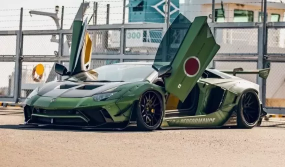Hãng độ Liberty Walk lại đụng "dao kéo" với Lamborghini Aventador