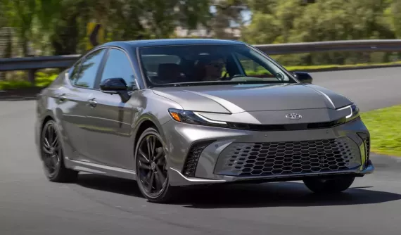 5 mẫu xe Toyota "nồi đồng cối đá'' nhất năm 2025, có thể dễ dàng đạt số ODO trên 300.000 km