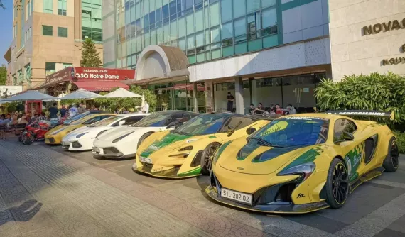 Dàn siêu xe hội ngộ trên đường phố Tp.HCM vào cuối tuần