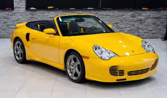 Chiếc xe Porsche 911 Turbo S Cabriolet 2005 này có giá còn cao hơn cả Porsche 911 mới nhất