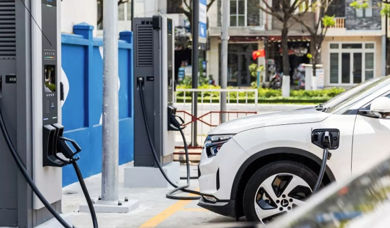 Rộ thông tin về việc VinFast kéo dài chương trình sạc miễn phí xe điện đến hết năm 2028