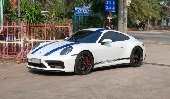 Bắt gặp xe thể thao Porsche 911 4 GTS hàng hiếm tại Việt Nam