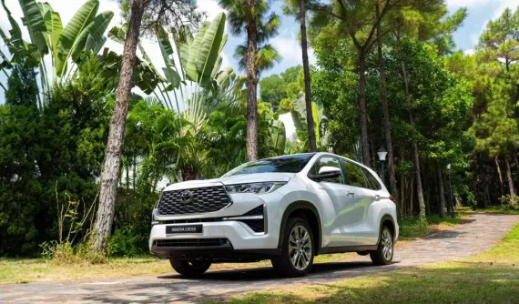 Toyota Innova Cross Hybrid chính thức được giảm giá bán xuống mức dưới 1 tỷ đồng