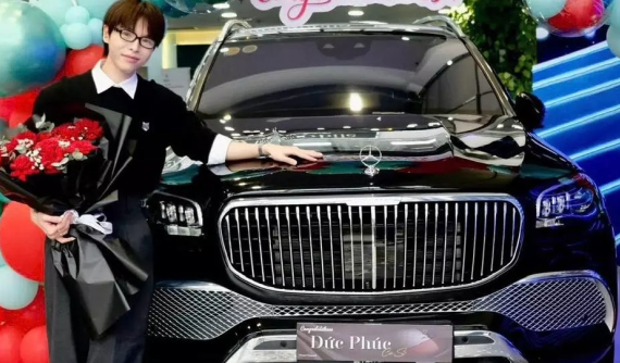 Ca sĩ Đức Phúc tậu xe sang Mercedes-Maybach GLS 480 4Matic trong ngày Lễ tình nhân