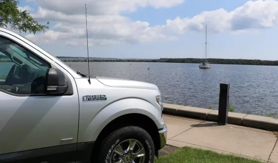 Vì sao ô tô ngày nay không còn dùng ăng-ten dài như trước?