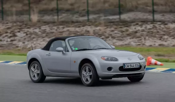 Mazda từng bí mật nhét động cơ V6 vào MX-5 nhưng phải từ bỏ vì 2 lý do