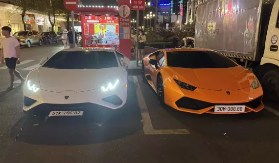 Cặp đôi siêu xe Lamborghini Huracan đẹp mắt của những người chơi xe Tp.HCM