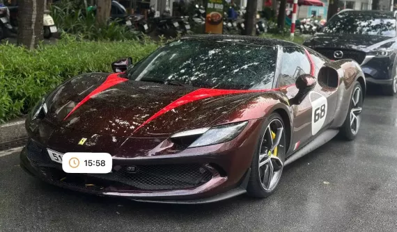 Bất ngờ với sự xuất hiện của Ferrari 296 GTB Rosso Taormina tại Tp.HCM, nếu đúng màu sơn chính hãng phải vài tỷ đồng